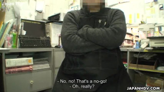 Voyeur catches a lovers have oral in a sex shop
