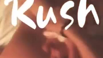 Chinesa gostosa tomando na bucetinha
